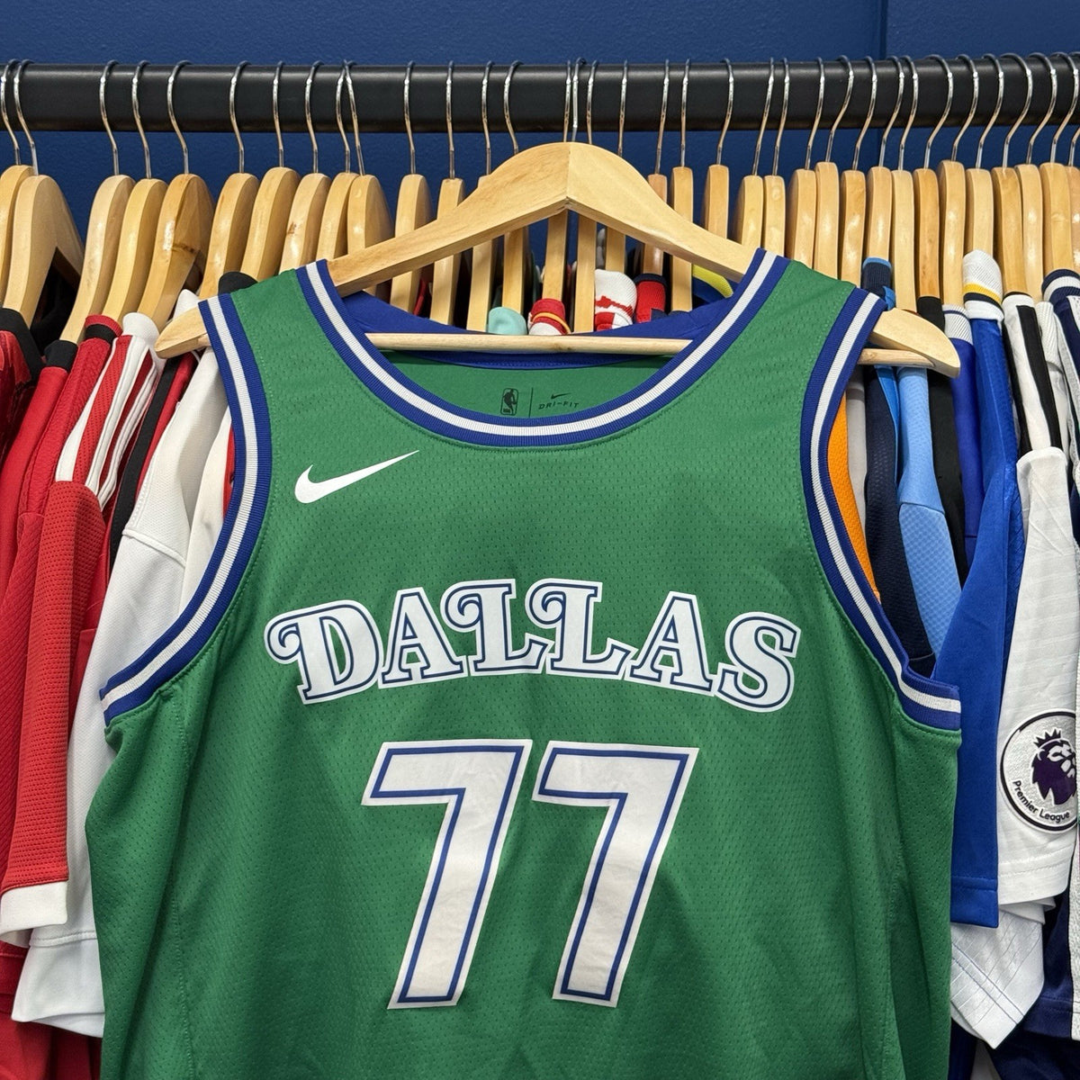 Nike Dallas Mavericks Jersey Men's Large Green Luka Doncic Classic Swingman #77
