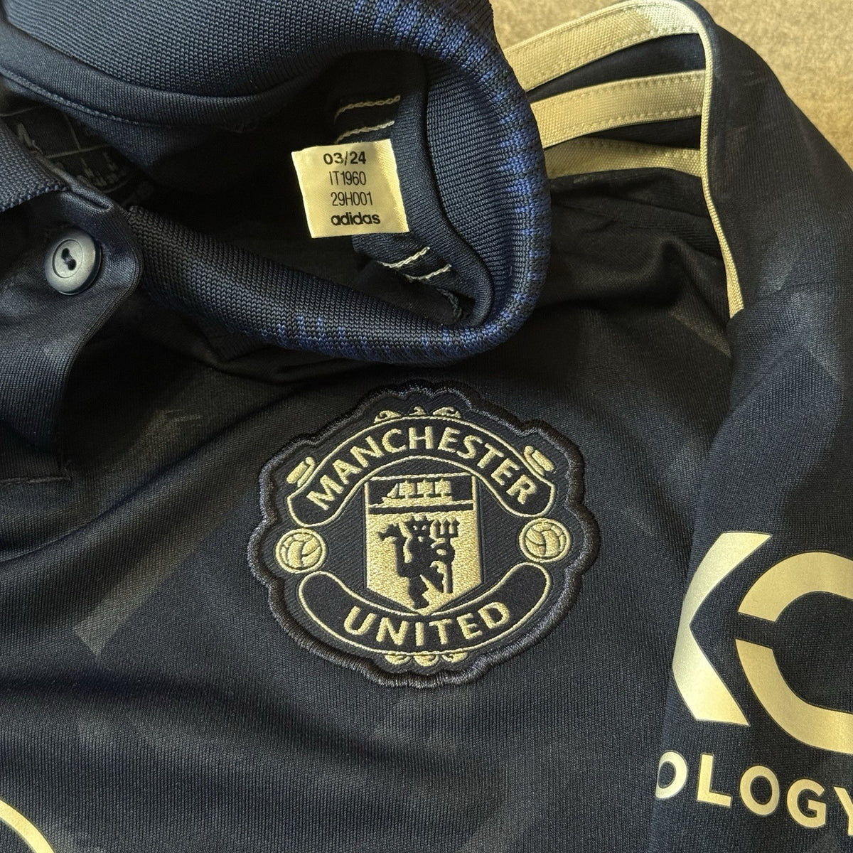 Manchester United 2024/25 Away Shirt Mainoo 37 Adidas Size Medium 12-14 UK Woman