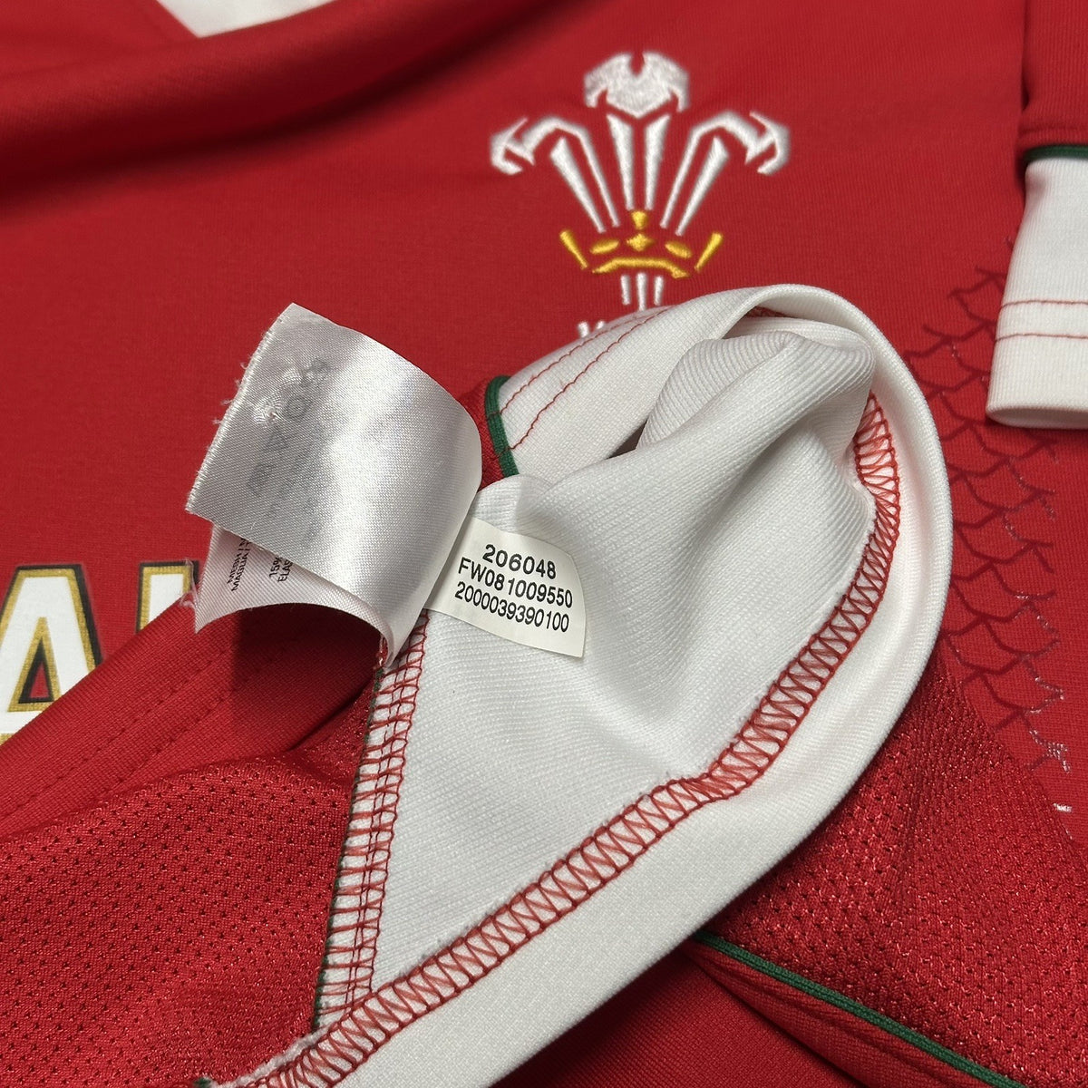 Wales 2009/10 Home Rugby Shirt Jersey Large Womans Under Armour WRU