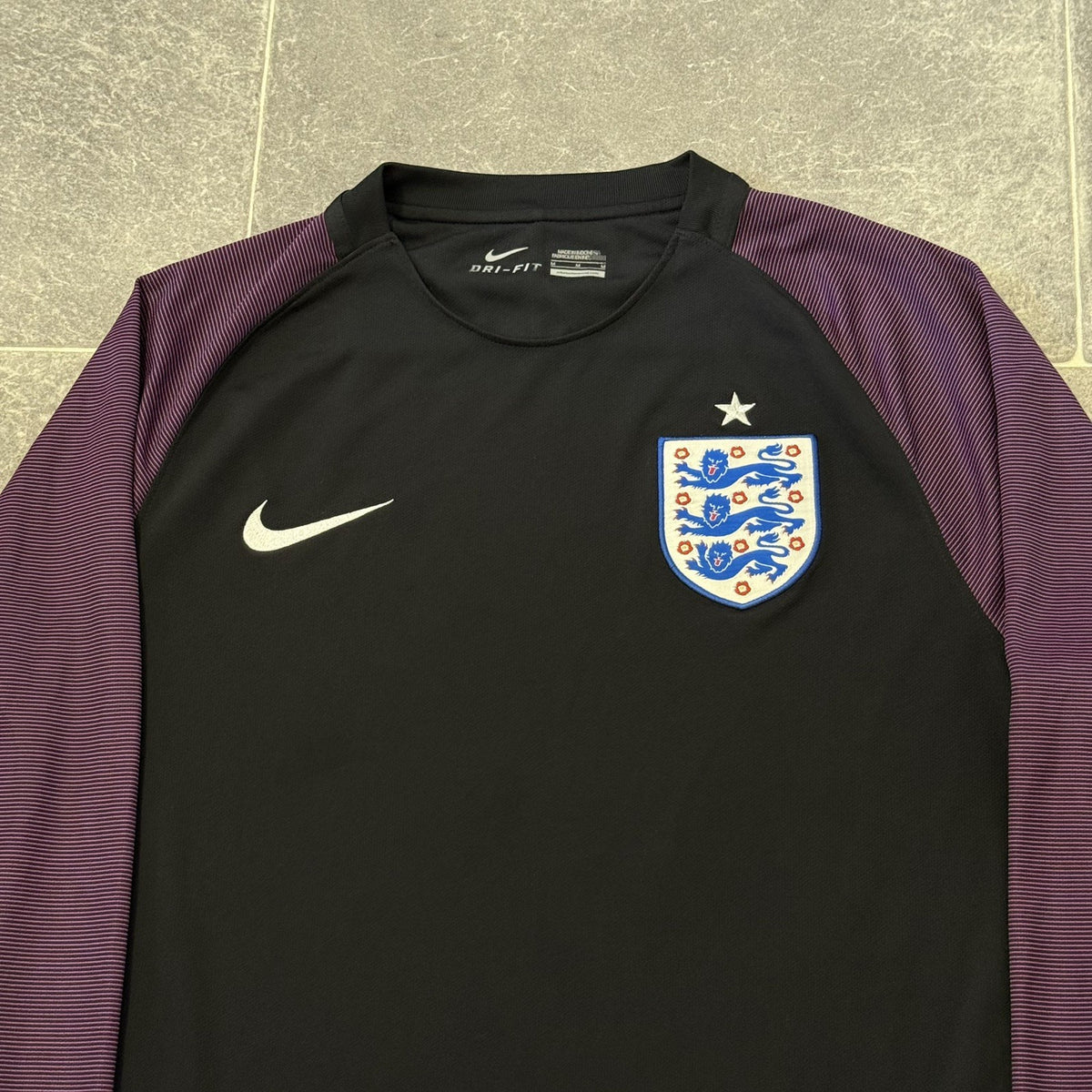 ENGLAND Euro 2016 Goalkeeper Football Shirt  Jersey NIKE Medium Adults
