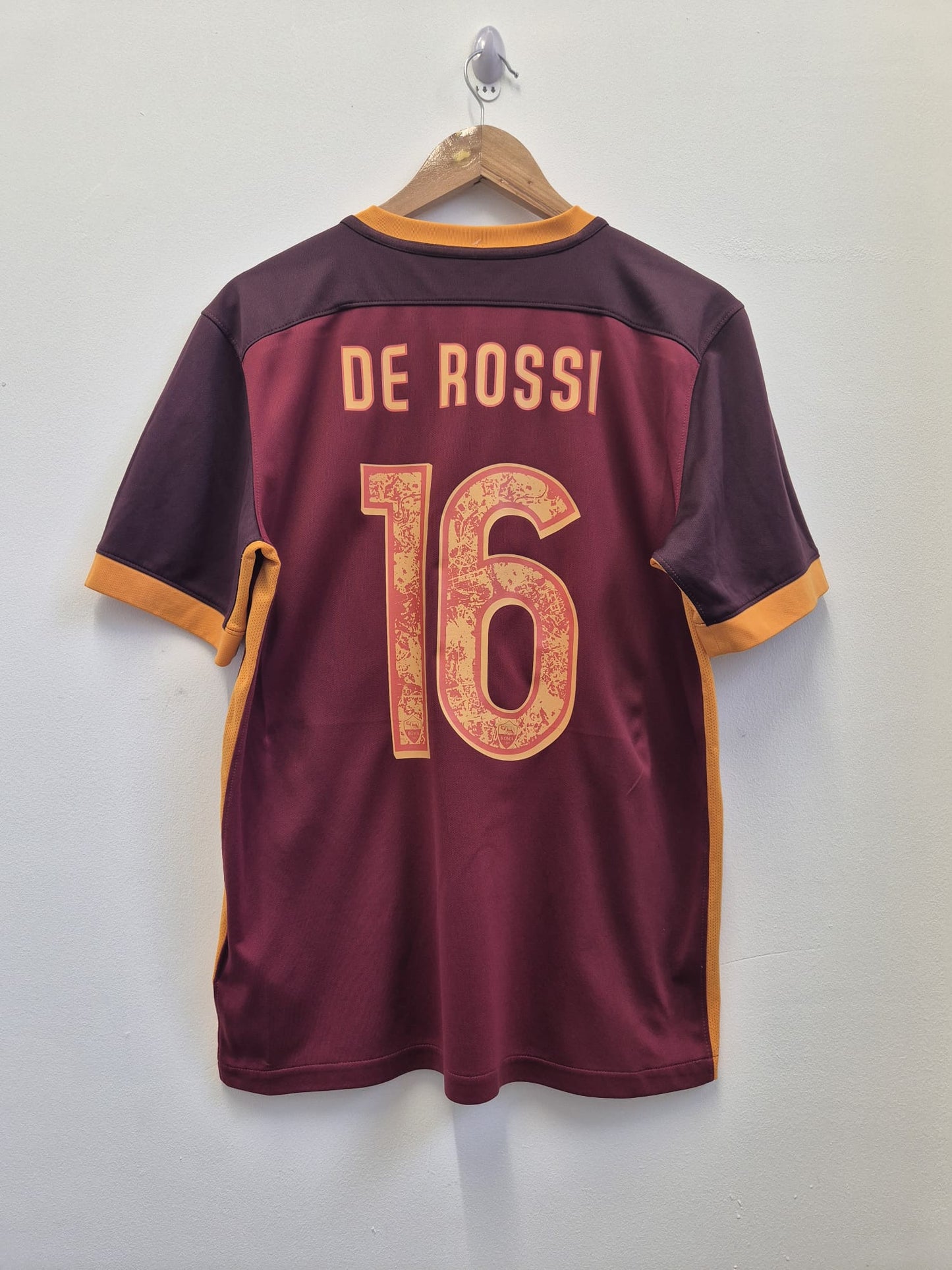 Roma 2015/16 'De Rossi 16' Home Shirt Medium