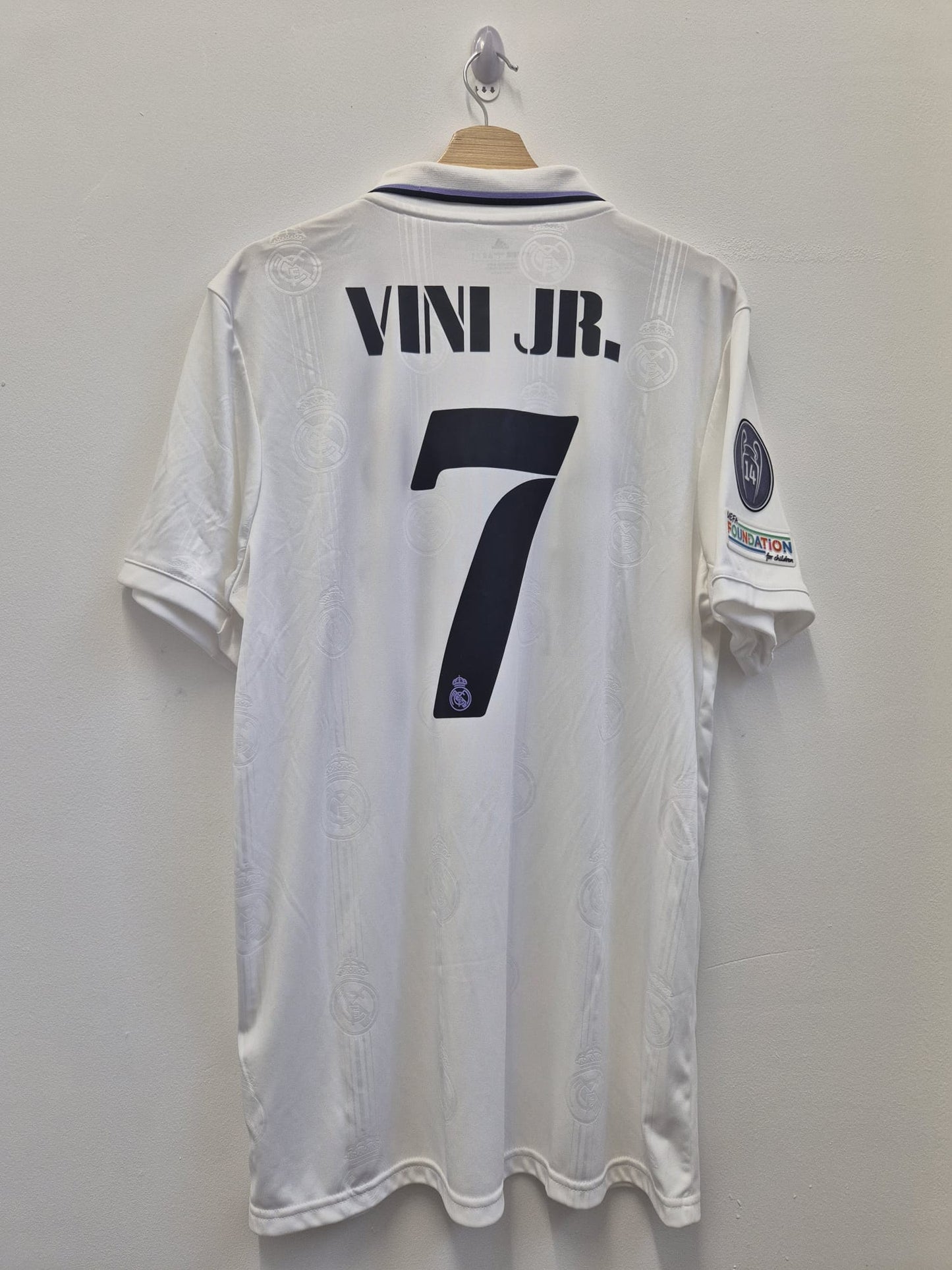 Real Madrid 2022/23 'Vini JR 7' Home Shirt Large