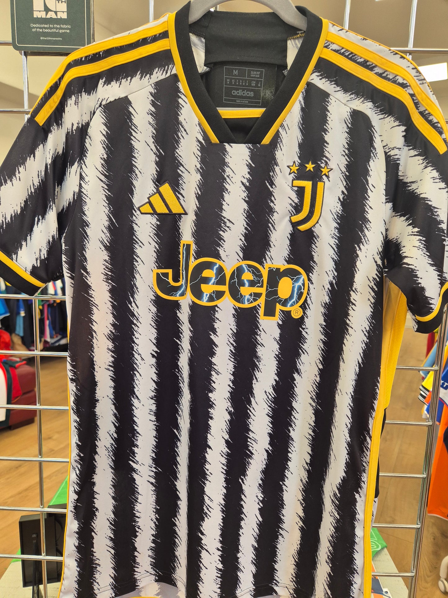 Juventus 2023/24 Home Shirt Medium