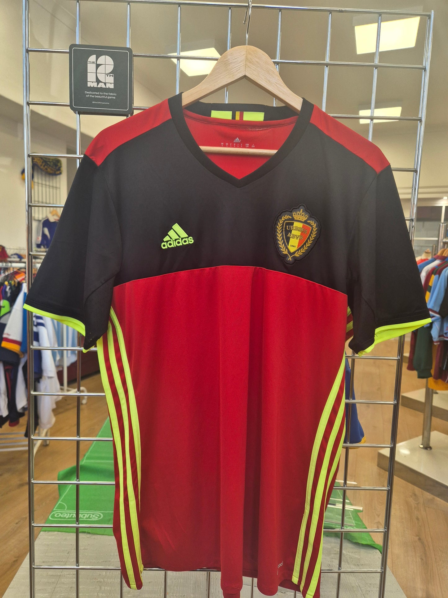 Belgium 2016/17 Home Shirt Large