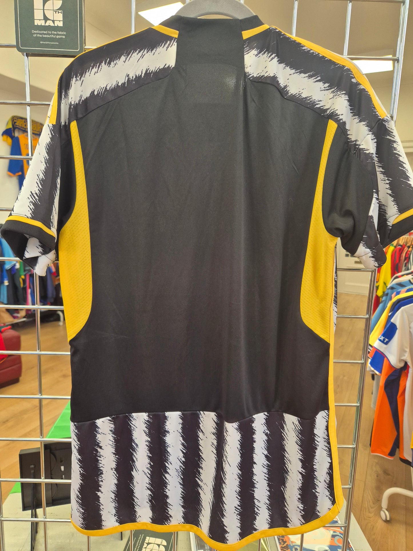 Juventus 2023/24 Home Shirt Medium